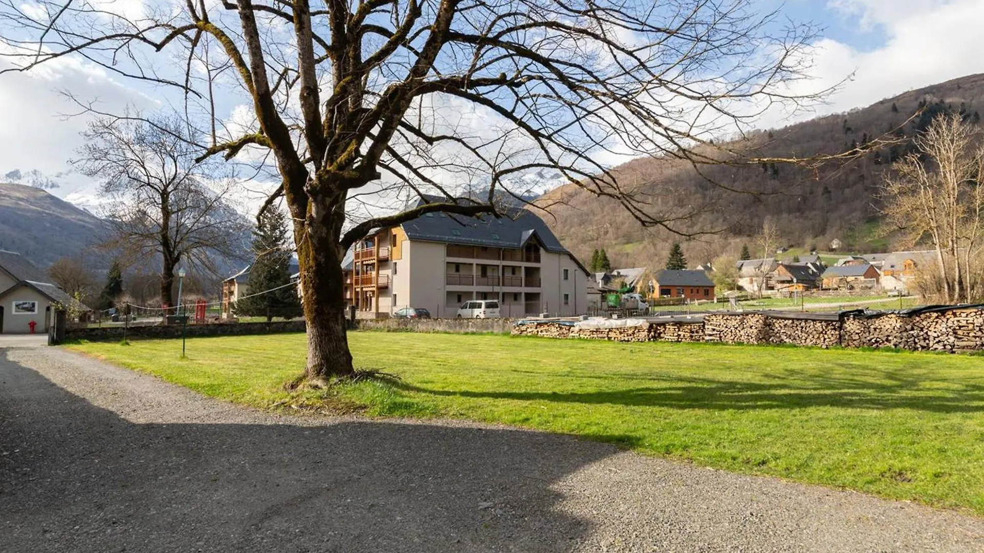 Maison A Genos Pour 8, Proche Lac, Jardin Et Poele A Bois - Fr-1-695-73 0*,  Francie