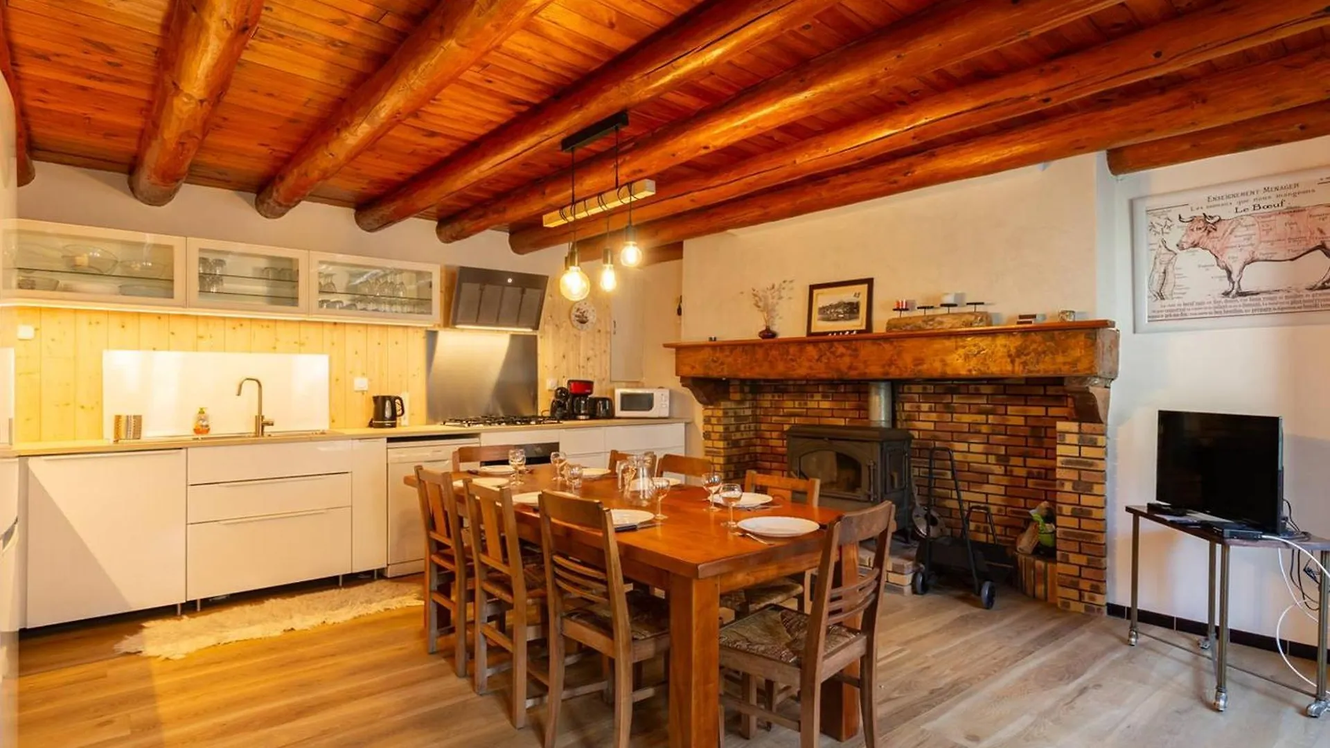 Prázdninový dům Maison A Genos Pour 8, Proche Lac, Jardin Et Poele A Bois - Fr-1-695-73